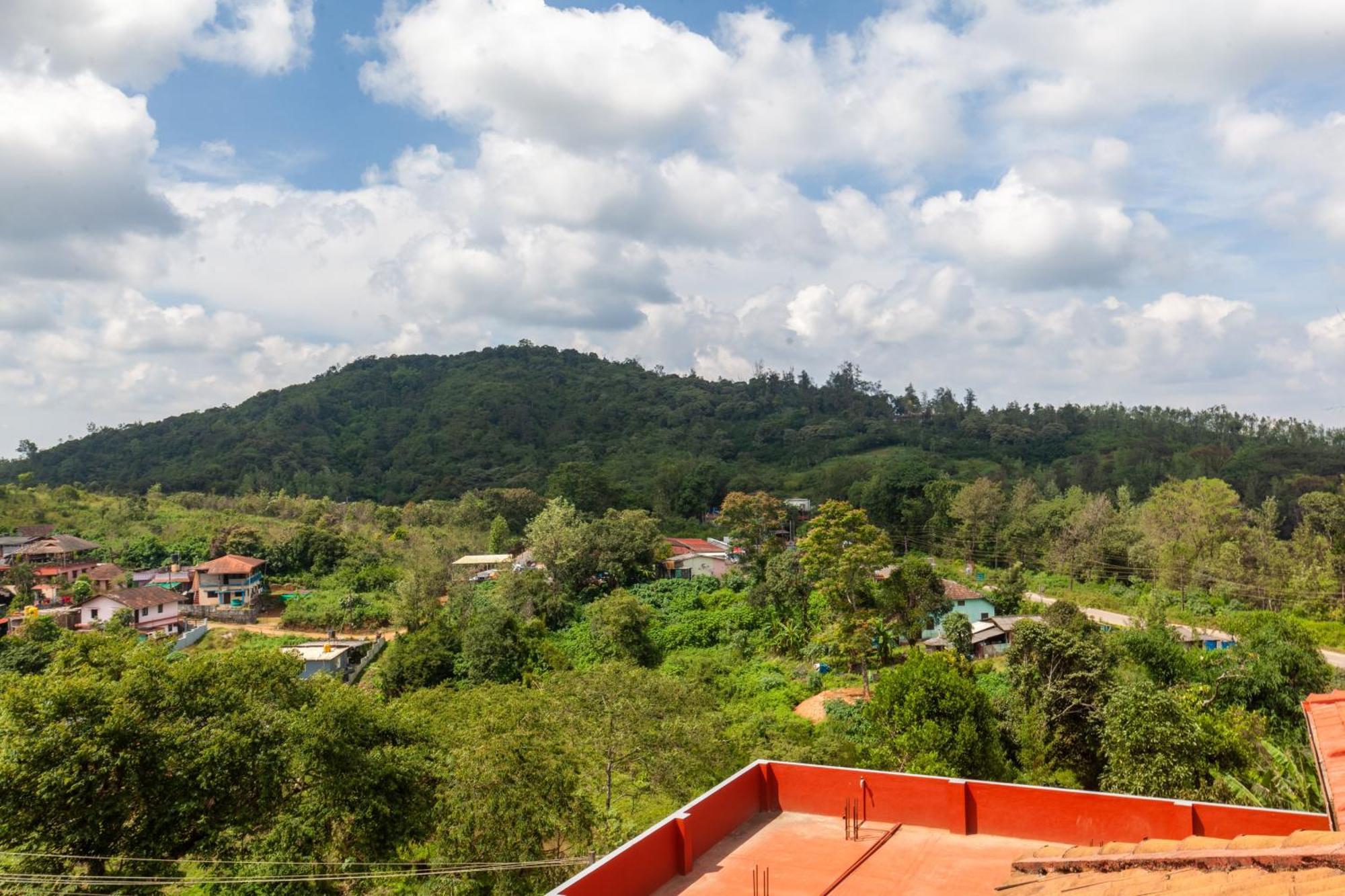 Treebo Vrindavan, 3 Km From Madikeri Fort Bagian luar foto